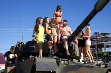 dan bilzerian se tanks